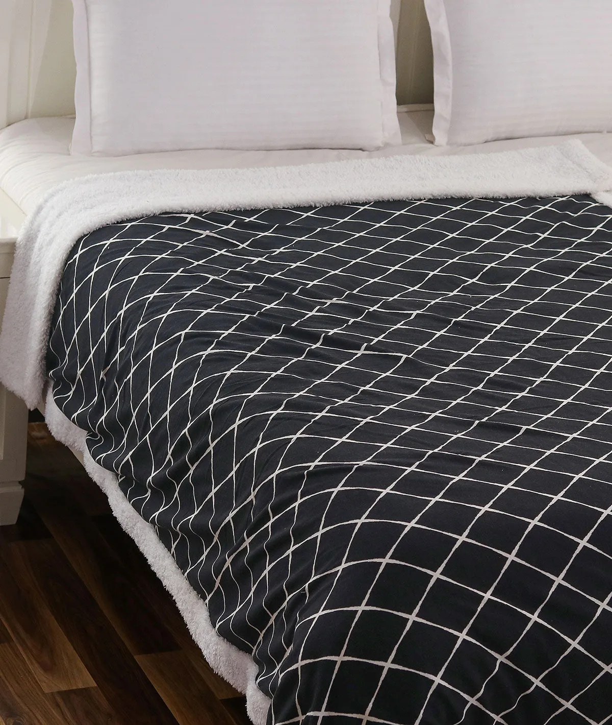 Geo - Black & White Cotton Knitted Single Bed Blanket layered with Warm Sherpa Fabric